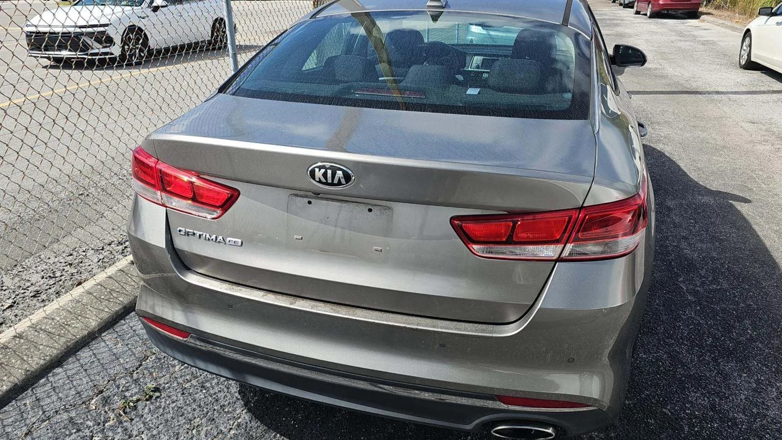 2016 Kia Optima — photo 23